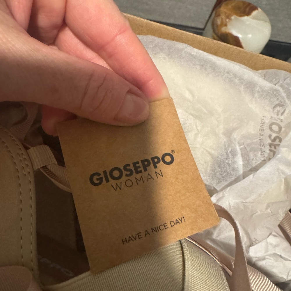 🆕 Gioseppo Cream/Beige Sneaker Sandals - Picture 7 of 9